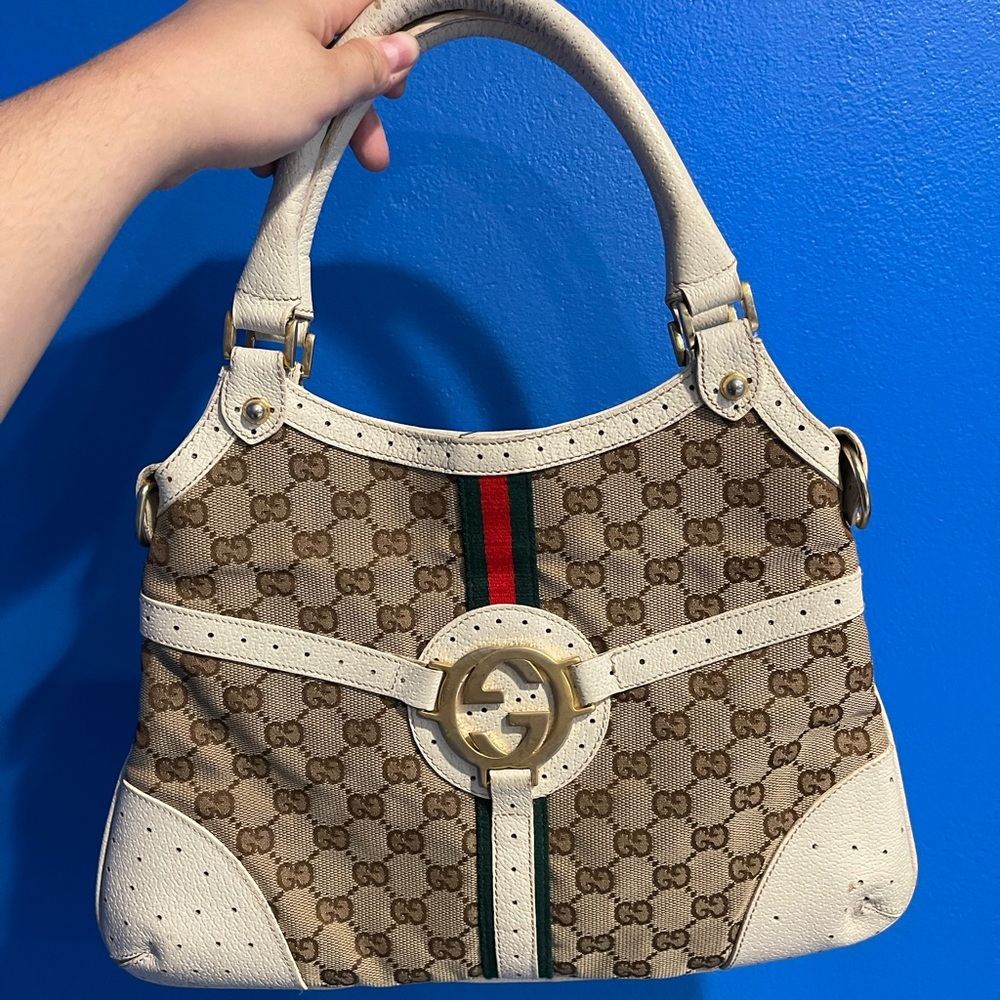 AUTHENTIC gucci purse!